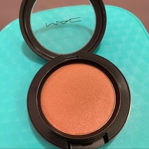 Sheertone Shimmer Blush in Sunbasque from MAC